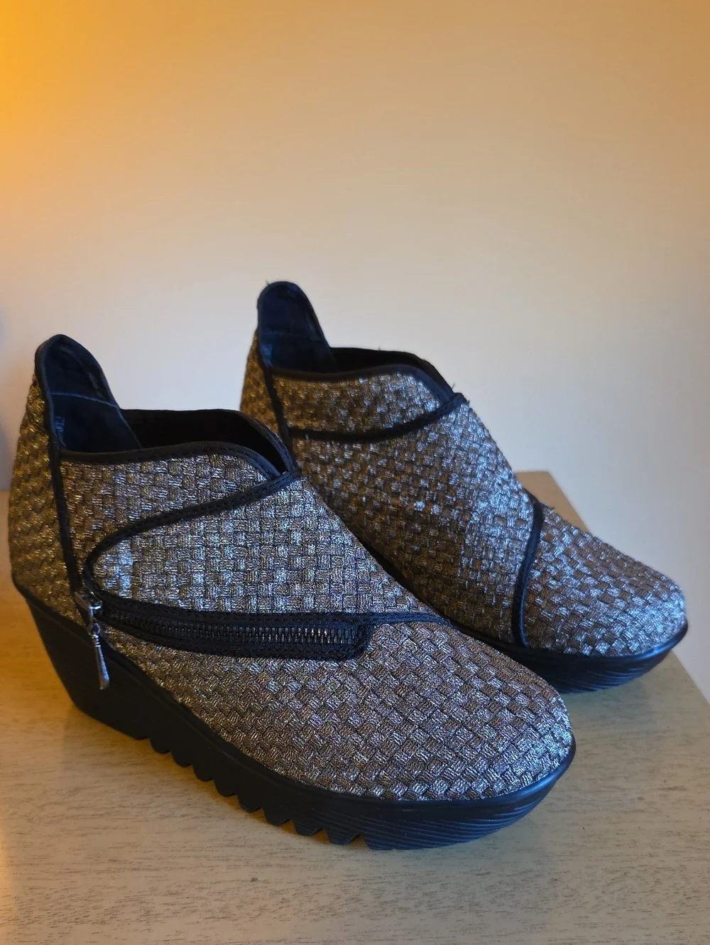 bernie mev. Metallic Woven Wedge Slip-On in Gold and Black